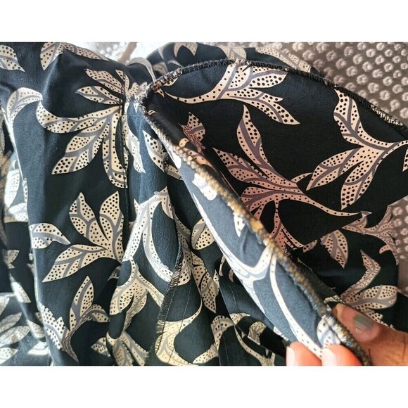 Silk Studio True Wrap Dress Size 10 Petite 100% Silk Black Gray Floral Print VTG - Picture 15 of 15